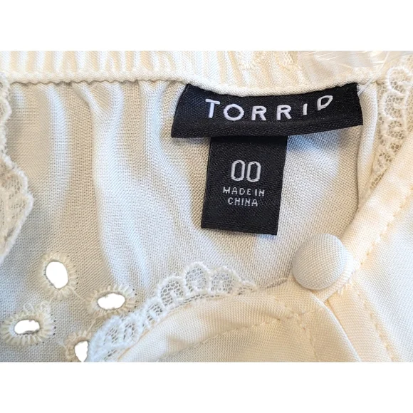 Torrid Eyelet Swing Cami Cream Lace Trim Button Front Boho Size 00 - Picture 13 of 17